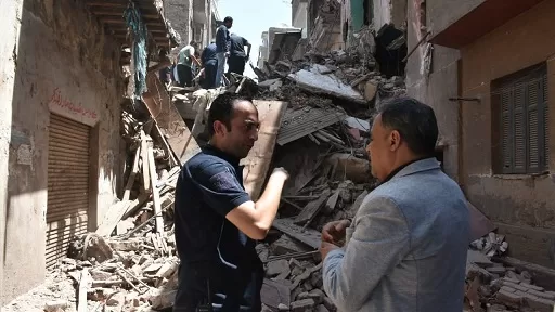 انهيار عقار سكني بشارع تجاري في مدينة الزقازيق 4 - جريدة الجمهورية 2 35 - جريدة الجمهورية