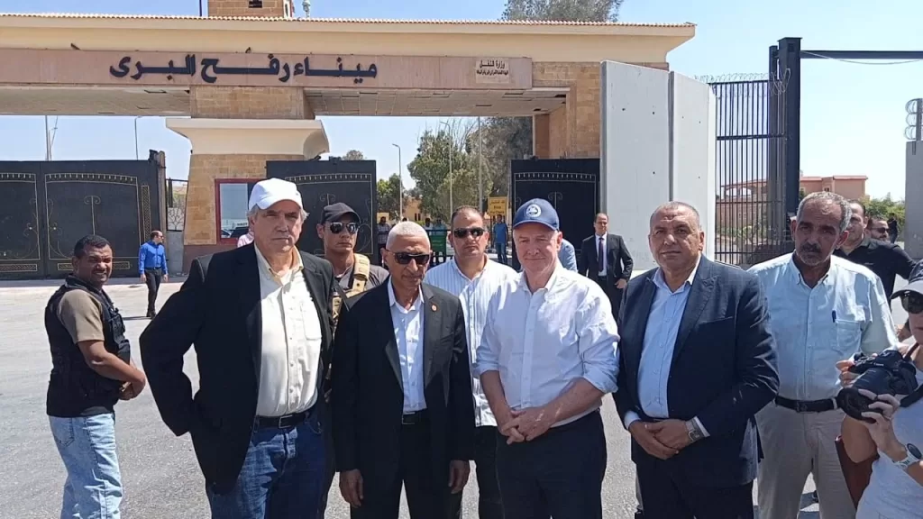 وفد مجلس الشيوخ الأمريكي يتفقد معبر رفح والمركز اللوجستي للمساعدات بشمال سيناء 2 - جريدة الجمهورية 2 64 - جريدة الجمهورية