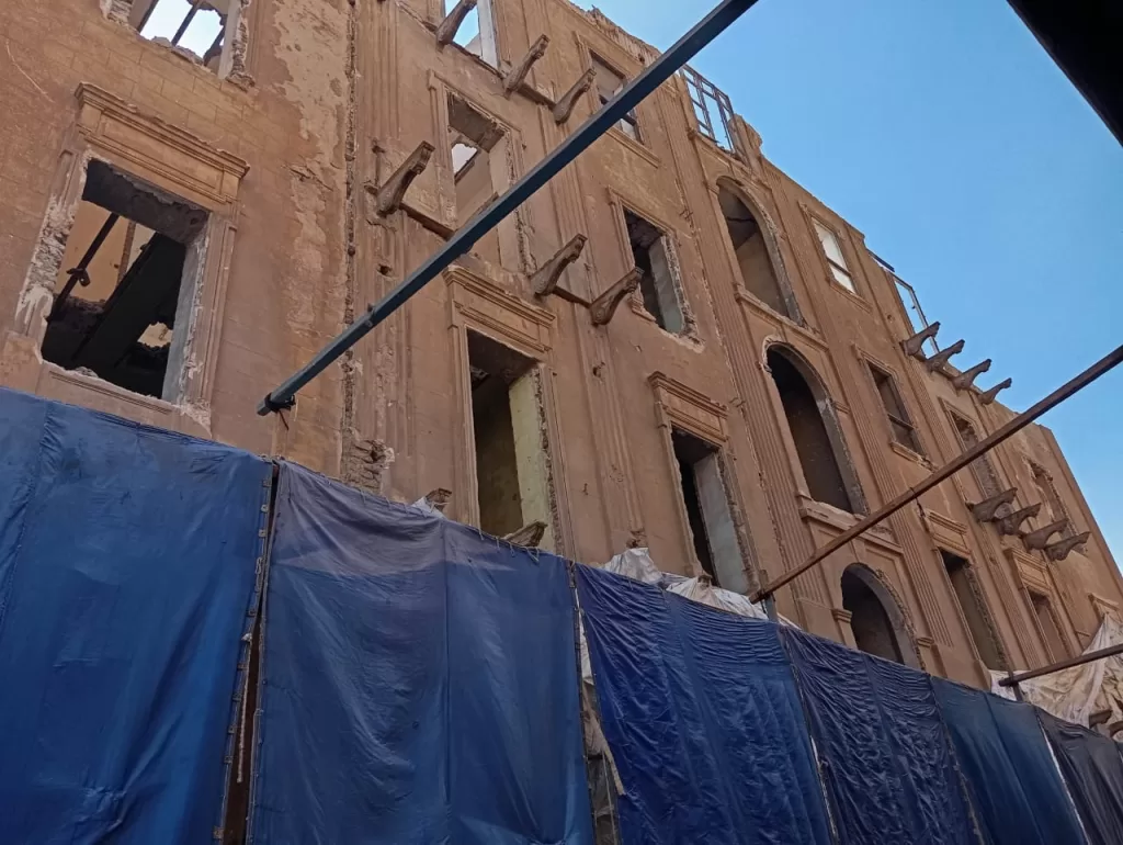 إصابة عمال وفقدان آخر أثناء تنفيذ قرار إزالة عقار بالمنصورة 2 - جريدة الجمهورية 2 71 - جريدة الجمهورية