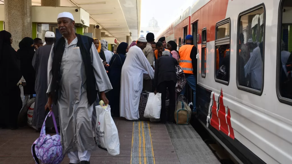 تسيير القطار العاشر لتسهيل العودة الطوعية للأشقاء السودانيين 2 - جريدة الجمهورية 2 73 - جريدة الجمهورية