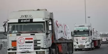 تحرك الدفعة السابعة من شاحنات المساعدات إلى قطاع غزة عبر معبر كرم أبوسالم