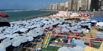 «100 %» نسبة الإشغال.. شواطئ الإسكندرية تعيش ذروة الإقبال الصيفي