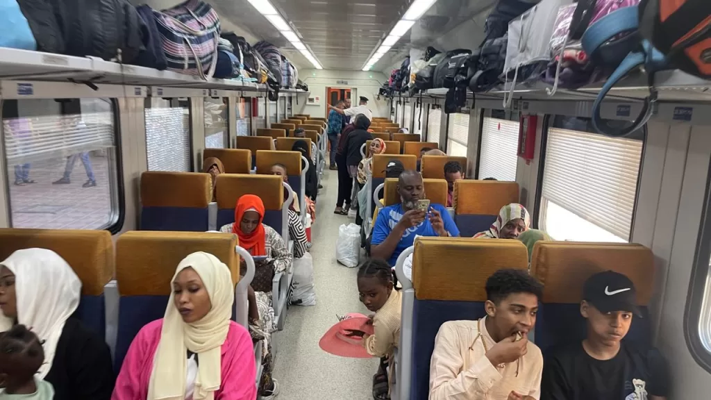 تسيير القطار العاشر لتسهيل العودة الطوعية للأشقاء السودانيين 4 - جريدة الجمهورية 4 44 - جريدة الجمهورية