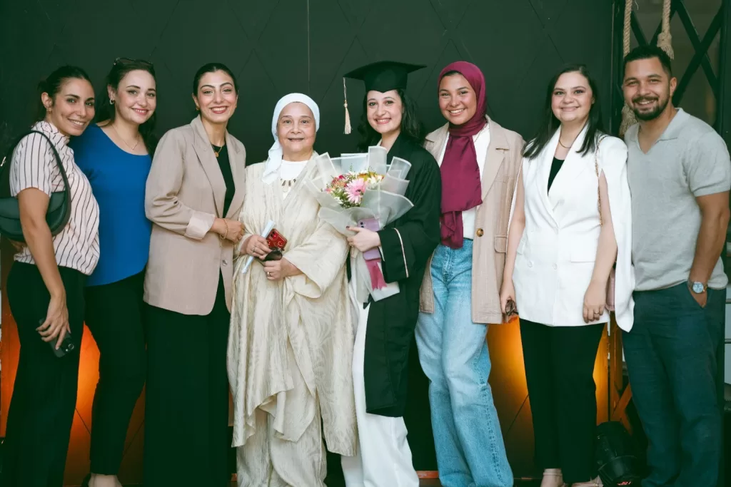 شركة جامعة حلوان لدعم الخدمات التعليميةتحتفل بتخريج دفعة جديدة من الأطباء فى حفل مهيب 11 - جريدة الجمهورية 5 36 - جريدة الجمهورية