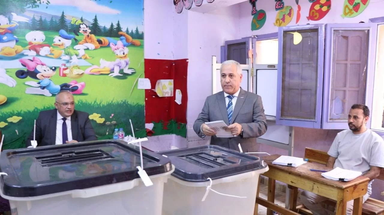 رئيس الهيئة الوطنية للصحافة يدلي بصوته في انتخابات الشيوخ 2025 3 - جريدة الجمهورية 527774122 1219973370143199 7536101589580132158 n - جريدة الجمهورية