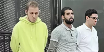 بعد اقتحام منزله ليلًا لسرقته.. الإعدام لقاتلي نجل «سفير سابق» بالشيخ زايد و10 سنوات للثالث