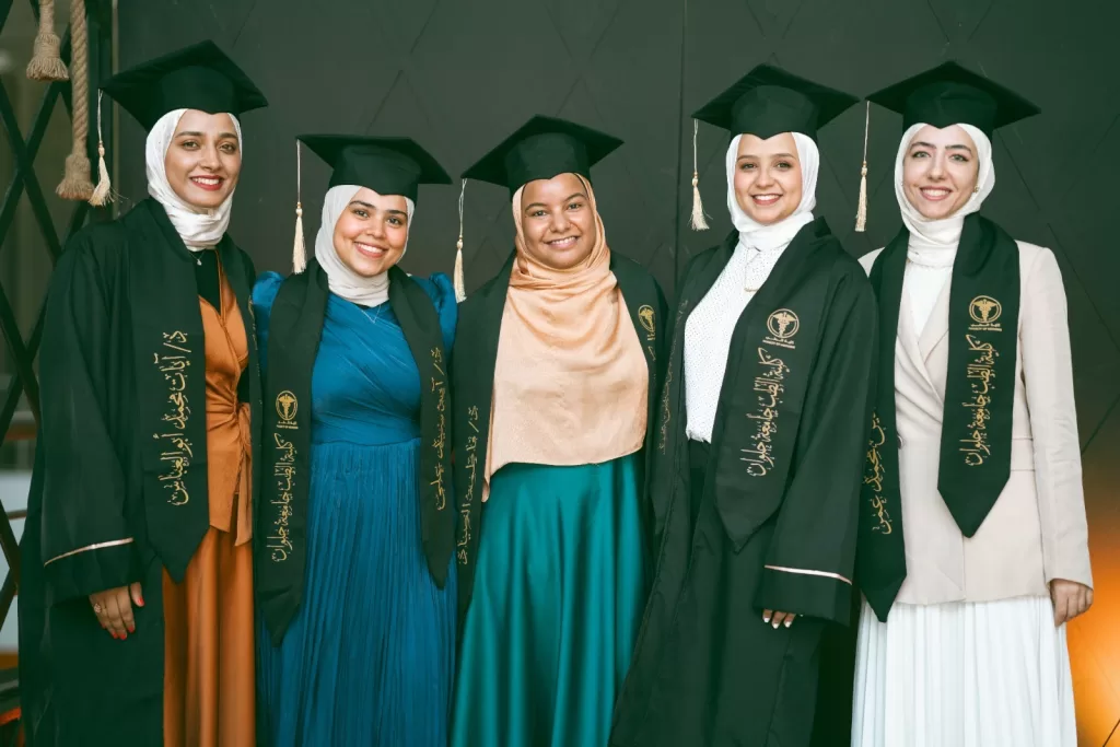 شركة جامعة حلوان لدعم الخدمات التعليميةتحتفل بتخريج دفعة جديدة من الأطباء فى حفل مهيب 10 - جريدة الجمهورية 6 28 - جريدة الجمهورية