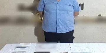 يتلاعب بأحلام راغبي السفر للخارج.. ضبط نصاب في قلب القاهرة يخدع ضحاياه «بشهادات مزورة»