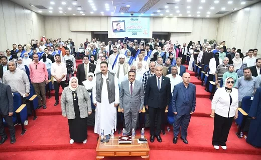 محافظ مطروح يكرم أوائل الثانوية العامة والأزهرية والدبلومات الفنية 2 - جريدة الجمهورية 7 2 - جريدة الجمهورية