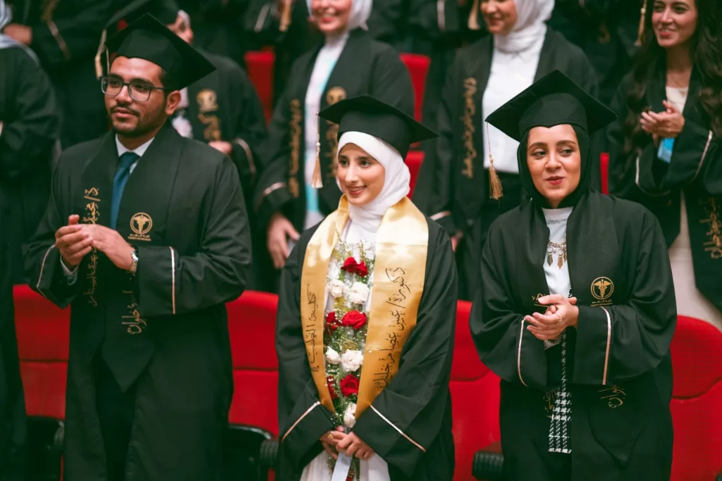 شركة جامعة حلوان لدعم الخدمات التعليميةتحتفل بتخريج دفعة جديدة من الأطباء فى حفل مهيب 14 - جريدة الجمهورية 9 14 - جريدة الجمهورية