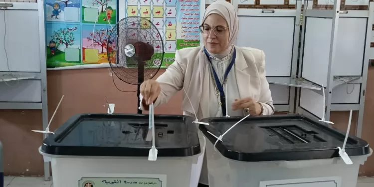 مقررة «قومي المرأة» بالشرقية تدلي بصوتها وتدعو السيدات للمشاركة بانتخابات الشيوخ 1 - جريدة الجمهورية مقررة «قومي المرأة» بالشرقية تدلي بصوتها وتدعو السيدات للمشاركة بانتخابات الشيوخ