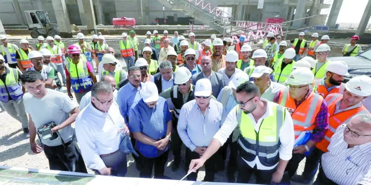 «الوزير» يتفقد مشروع القطار السريع «السخنة ـ العلمين ـ مطروح»