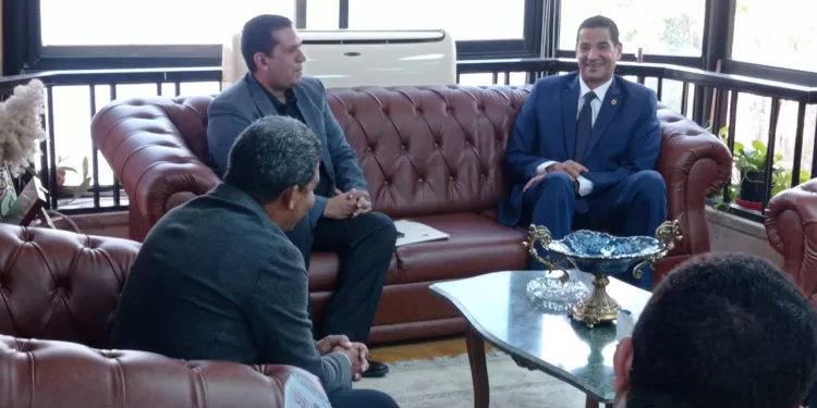 بروتوكول تعاون بين أكاديمية السادات وجريدة “The Egyptian Gazette” لتأهيل الكوادر الإعلامية