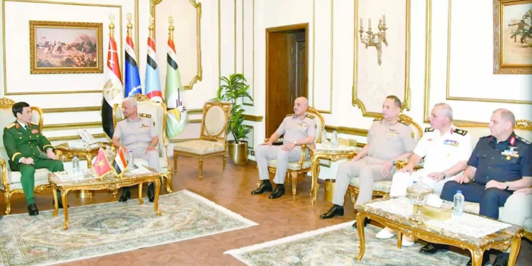 الفريق أول عبد المجيد صقر: تنسيق الجهود مستقبلاً بما يحقق المصالح المشتركة للبلدين الصديقين 1 - جريدة الجمهورية منافس جديد لـ «الأناكوندا»