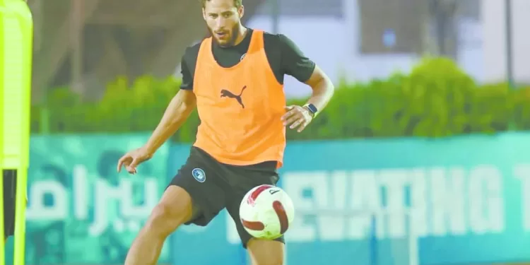 نور الشريف.. عاش يتيمًا.. ومات شهيرًا