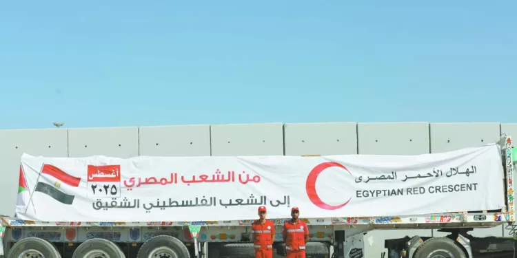نور الشريف.. عاش يتيمًا.. ومات شهيرًا