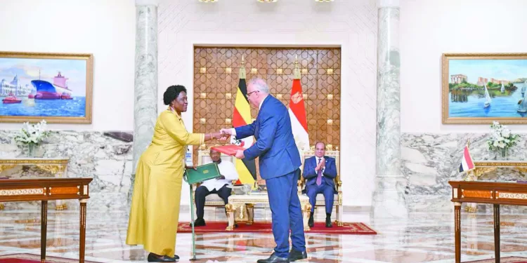 نور الشريف.. عاش يتيمًا.. ومات شهيرًا