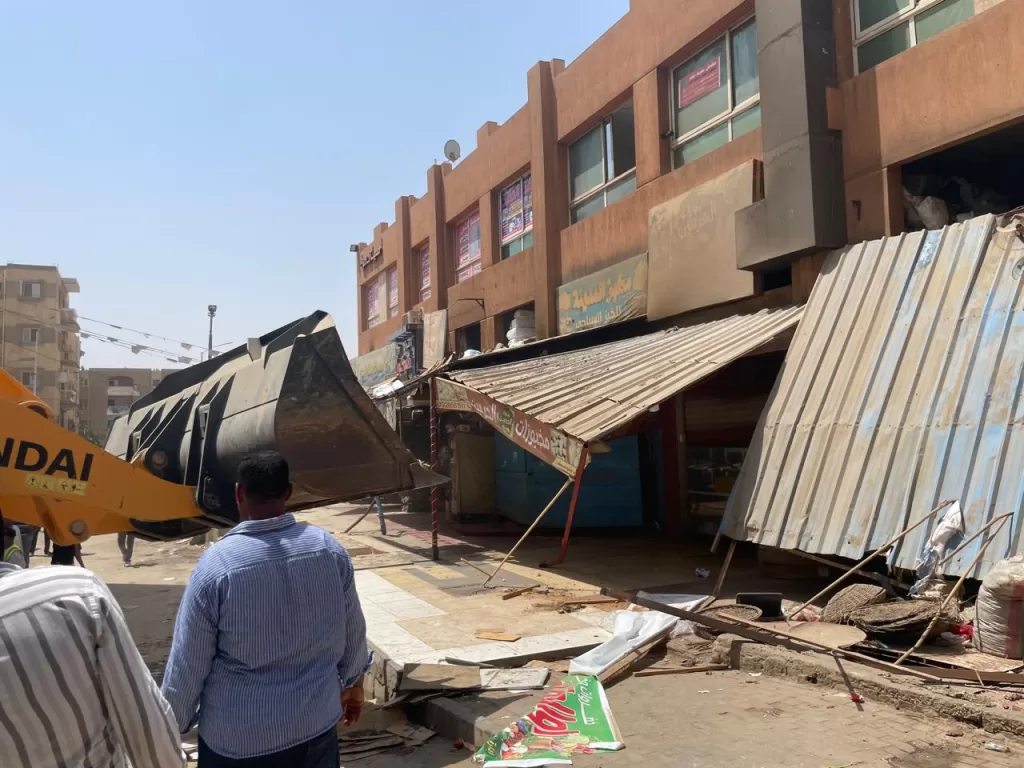 «الشيخ زايد» في مواجهة العشوائية: حملة مكبرة لضبط الأسواق وإزالة الإشغالات 8 - جريدة الجمهورية IMG 20250814 WA0250 - جريدة الجمهورية