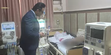 وكيل صحة سوهاج يتدخل شخصيًا لإنقاذ طفلة في مستشفى الحميات ويحيل المتغيبين للتحقيق