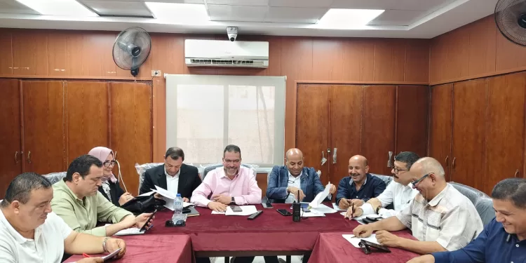 وكيل تعليم الدقهلية يناقش الاستعدادات للعام الدراسي الجديد مع مديري الإدارات