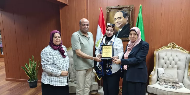 تكريم وكيل تعليم الدقهلية لأبناء المديرية المتميزين