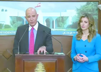 براك: لبنان سيقدم خطة لإقناع حزب الله بالتخلى عن سلاحه 4 - جريدة الجمهورية «فيريرا» يعقد جلسة مع «الدباغ» لتجديد الثقة