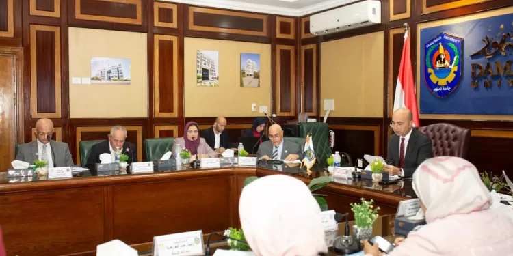 جامعة دمنهور تناقش عدد من الملفات التعليمية والبحثية