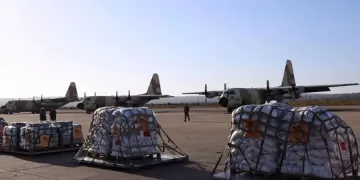 الملك محمد السادس يوجه بإرسال 100 طن من المساعدات الإنسانية العاجلة لقطاع غزة