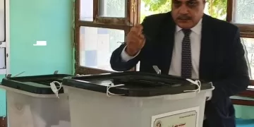 الإعلامي محمد الباز يُدلي بصوته في ثاني أيام انتخابات الشيوخ 2025