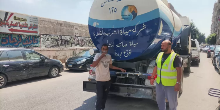 شركة مياه الشرب بالقاهرة توفر سيارات مياه مجانية أمام لجان الانتخابات