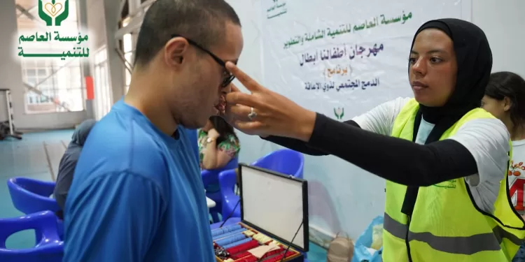 مؤسسة العاصم تنظم قافلة طبية لعلاج عيون 500 طفل من ذوي الهمم بمركز شباب الجزيرة
