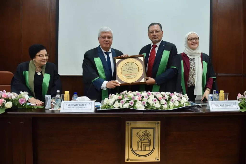 وزير التعليم العالي يترأس لجنة مناقشة رسالة دكتوراه بجامعة القاهرة ويعقد لقاءً مفتوحًا مع أعضاء هيئة التدريس 3 - جريدة الجمهورية WhatsApp Image 2025 08 06 at 10.32.25 AM - جريدة الجمهورية
