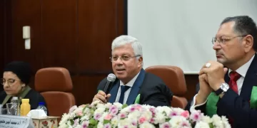 وزير التعليم العالي يترأس لجنة مناقشة رسالة دكتوراه بجامعة القاهرة ويعقد لقاءً مفتوحًا مع أعضاء هيئة التدريس