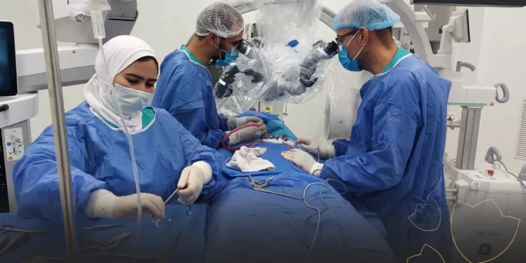 زرع غضروف صناعي لمريض بالسويس باستخدام أحدث التقنيات الطبية