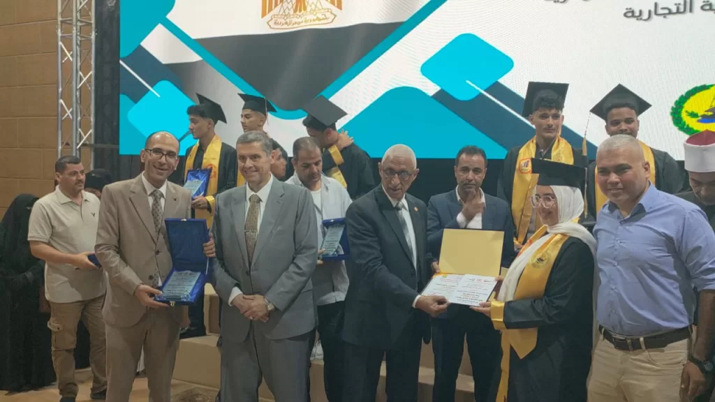محافظ شمال سيناء يحضر احتفالية تكريم أوائل الثانوية العامة والأزهرية والدبلومات الفنية 20 - جريدة الجمهورية WhatsApp Image 2025 08 07 at 17.55.04 8210267a - جريدة الجمهورية