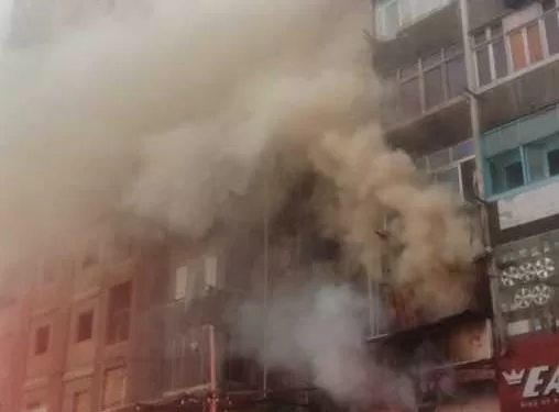 بمشهد بطولي.. أم تلقي بنفسها وطفلها من الطابق الثاني هربًا من نيران شقتها بالإسكندرية