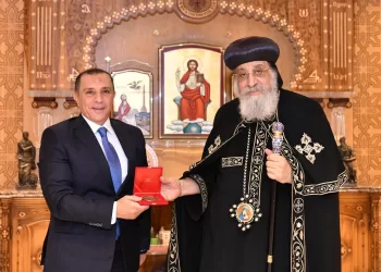 البابا تواضروس يستقبل مساعد وزير العدل للخبراء والطب الشرعي