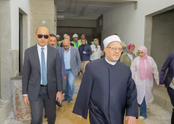 رئيس جامعة دمنهور ومفتي الجمهورية السابق يتفقدان الأعمال الإنشائية للمستشفى الجامعي