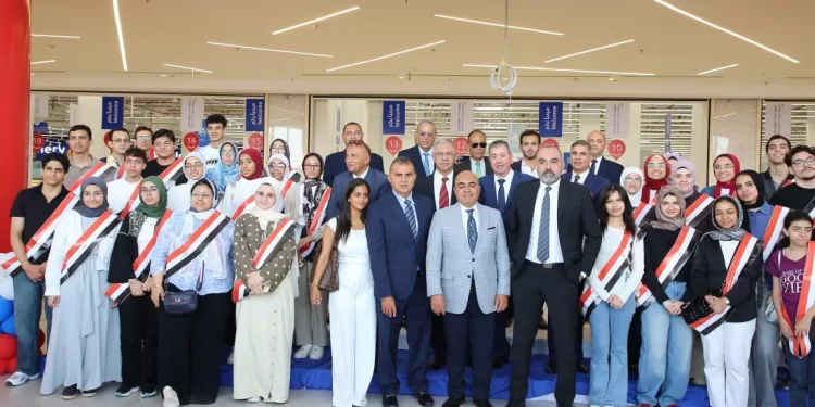 للعام الـ20 على التوالي.. «هايبر وان» يحتفل بأوائل الثانوية العامة داخل فرع بدر