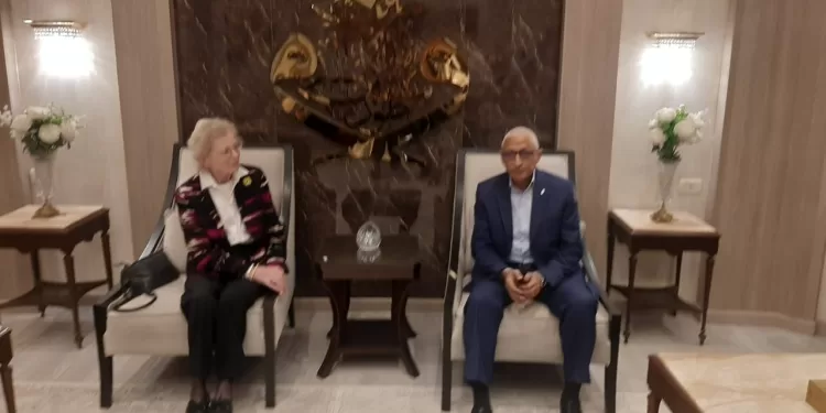 محافظ شمال سيناء يستقبل وفد من مجموعة الحكماء