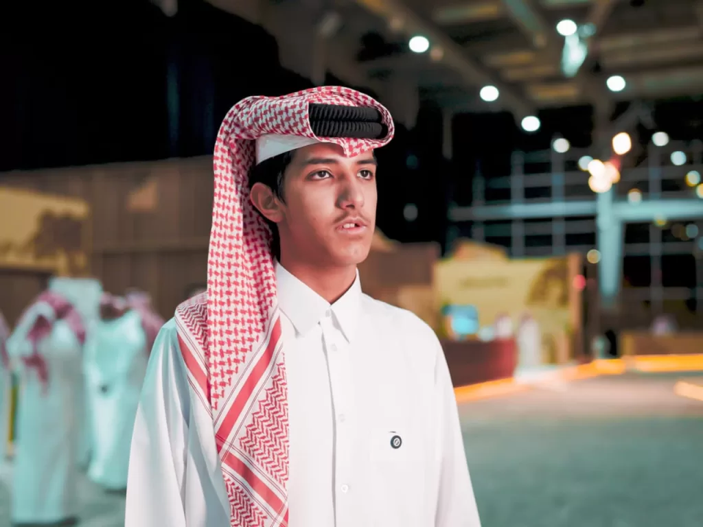 «صقّار المستقبل» جناح تفاعلي في المزاد الدولي لتعريف الأجيال الجديدة بهواية الصقارة 2 - جريدة الجمهورية WhatsApp Image 2025 08 11 at 10.42.51 AM - جريدة الجمهورية