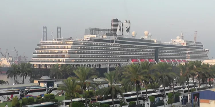 ميناء الإسكندرية يستقبل السفينة السياحية الهولندية «أم.إس. أوستردام»
