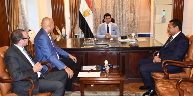 وزير الشباب والرياضة يناقش مع قيادة الاتحاد السكندري مشروعات التطوير والإنشاءات
