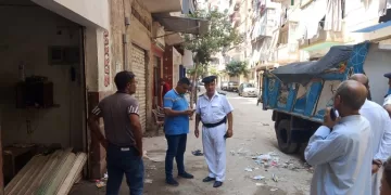 الأمن يلاحق نباشي القمامة بالمنتزه والعجمي ويعيد المظهر الحضاري للشوارع
