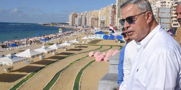 فصل عامل لطلب «إكراميات» من رواد شاطئ النخيل بالإسكندرية 1 - جريدة الجمهورية فصل عامل لطلب «إكراميات» من رواد شاطئ النخيل بالإسكندرية