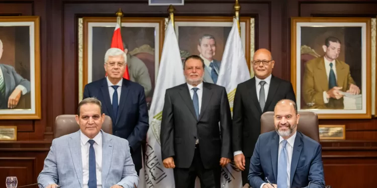 محافظ البنك المركزي ووزير التعليم العالي يشهدان توقيع اتفاقيات شراكة لبرنامج العلوم المصرفية
