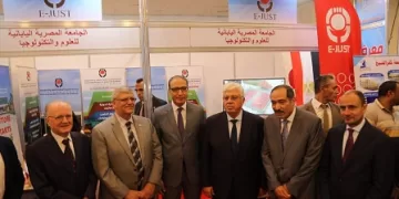 وزير التعليم العالي يزور جناح الجامعة المصرية اليابانية بمعرض «أخبار اليوم»