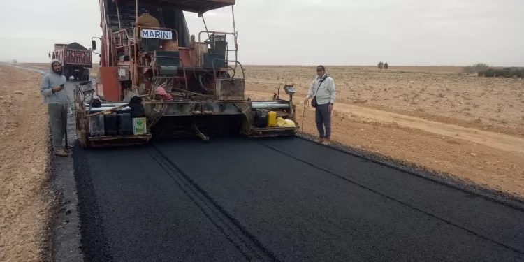 7 مشروعات طرق تنموية لربط التجمعات بمدينة مرسى مطروح