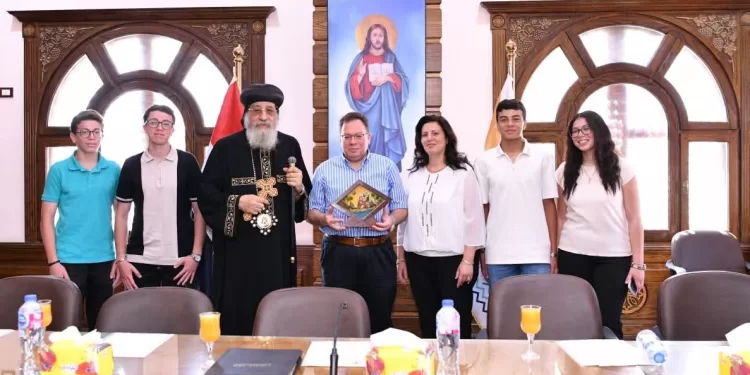 البابا تواضروس يلتقي الأمانة العامة للمستشفيات القبطية بالإسكندرية