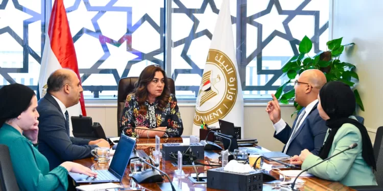 وزيرة البيئة تستعرض جهود البرنامج الوطني لإدارة المخلفات الصلبة